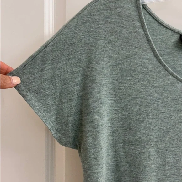 Adrienne Vittadini Heathered Green Short Sleeve Tee - Picture 4 of 5
